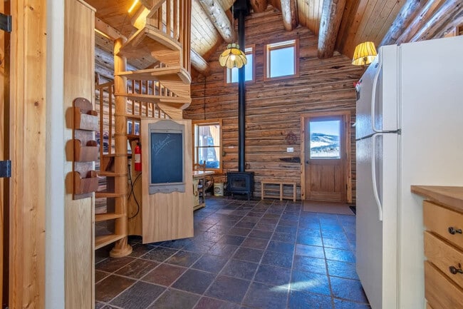 Building Photo - 5077 Pine Dr