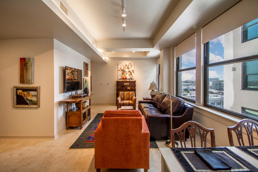 Building Photo - 221 W 2nd St