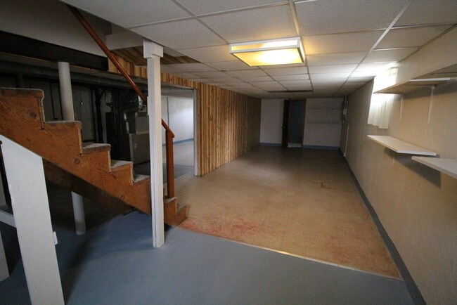 Building Photo - 3 bedroom house with basement