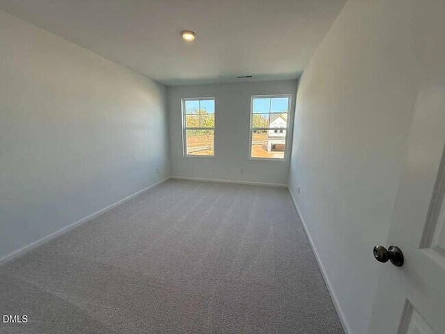 Building Photo - 205 Lily Patch Ln