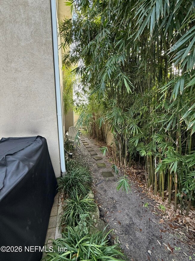 Building Photo - 875 8th St S