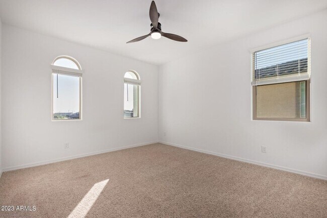 Building Photo - Breathtaking 5 bedroom home in Surprise!