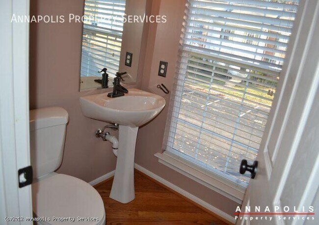 Building Photo - 2701 Thornbrook Ct