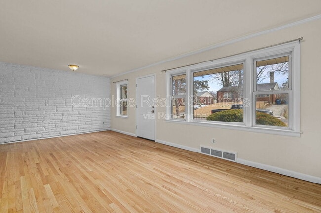 Building Photo - 231 Emerling Dr