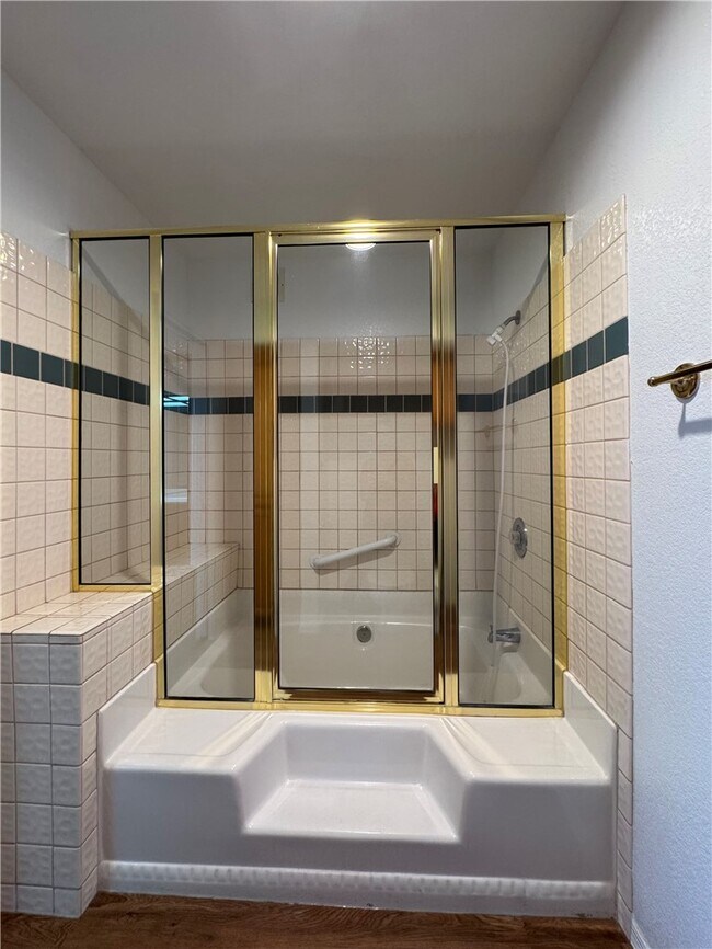 Building Photo - 2022 Merrill Ln