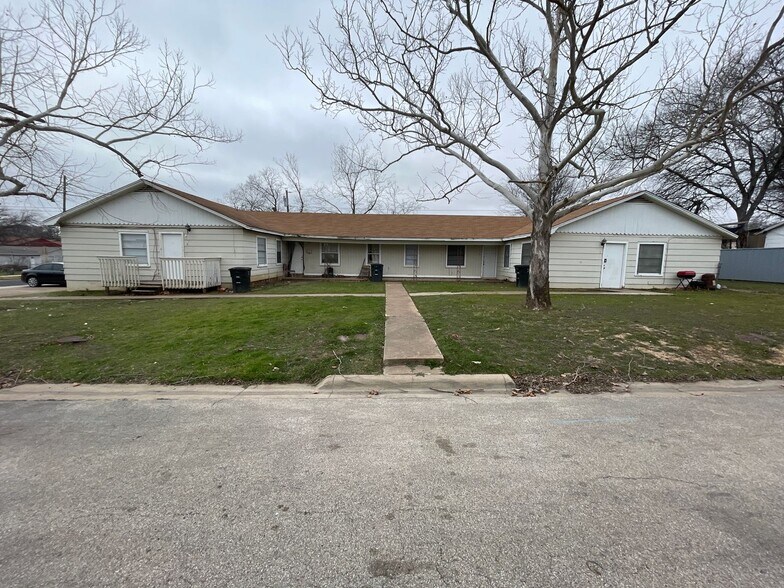 Primary Photo - 1301 Franz Dr