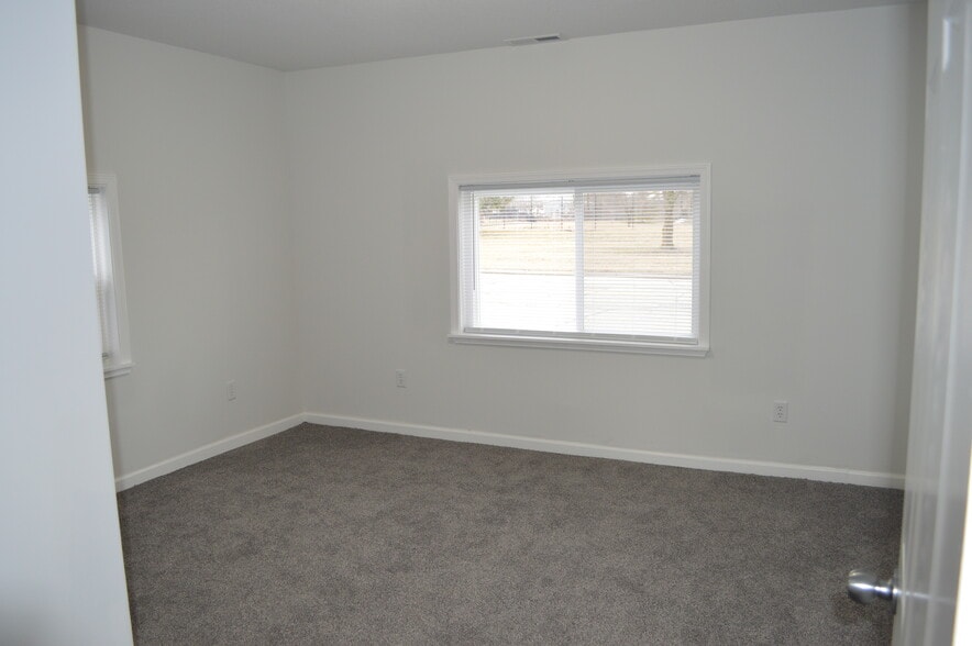 Bedroom - 800 S Diamond St