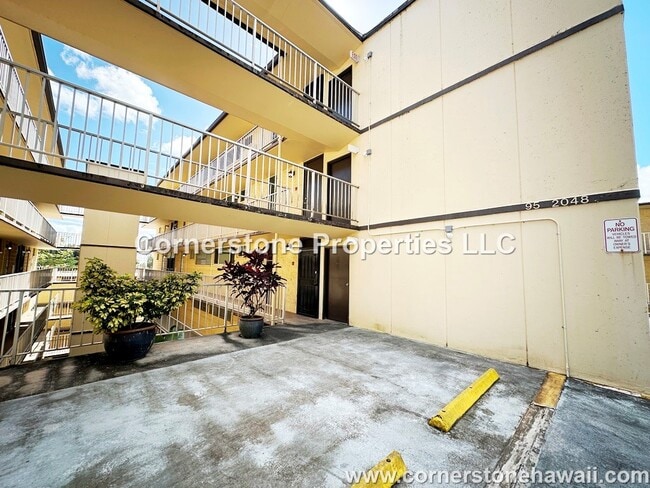 Building Photo - 95-2048-2048 Waikalani Dr
