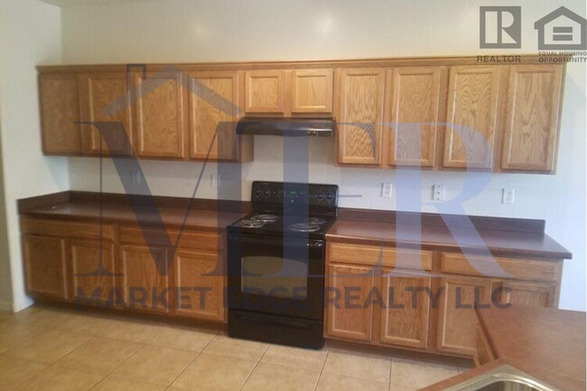 Building Photo - 4Bed/2.5Bath House at Litchfield/Greenway!...