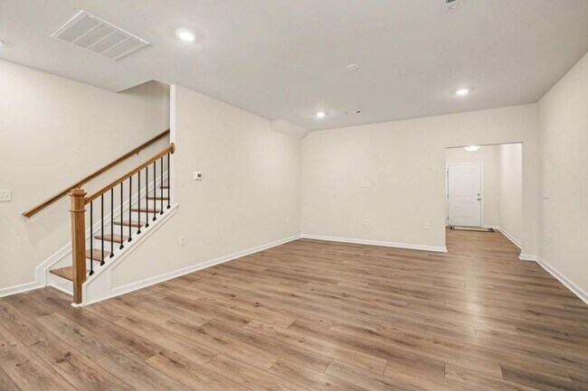 Building Photo - 909 Falls Grove Trl