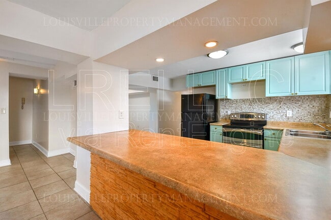 Building Photo - 1481 St James Ct