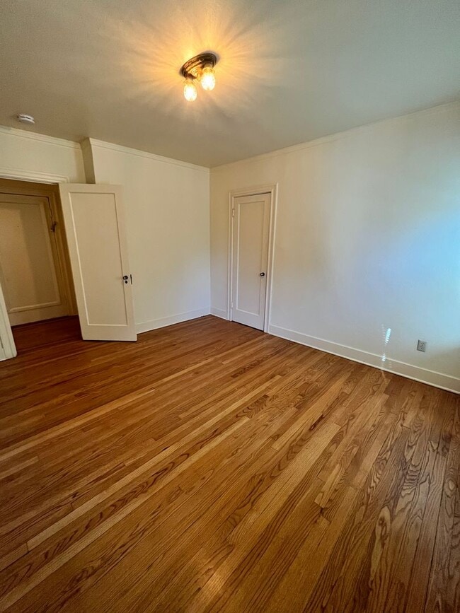 Glen Eden LLC 921 1st Ave W Seattle WA 98119 Apartment Finder