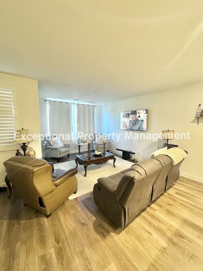 Building Photo - Ready to move in 3 bed 3 bath home!