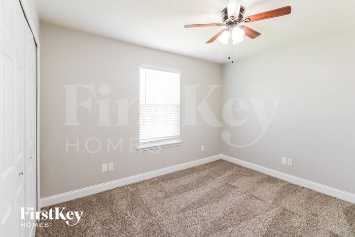 Building Photo - 2612 Royal Pointe Dr