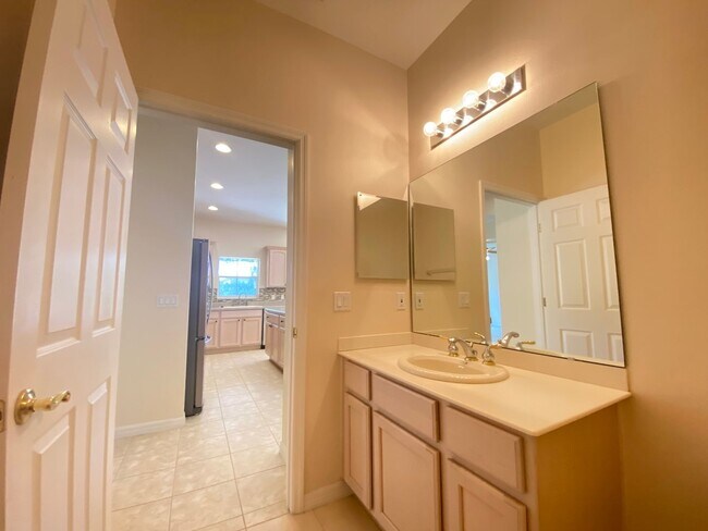 Building Photo - Amazing Solivita 2B/2B, open kitchen to fa...
