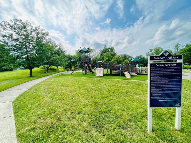 Building Photo - Large 5 Bedroom Westfield Home!