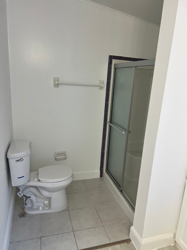 Building Photo - 2373 SW Wynnewood St