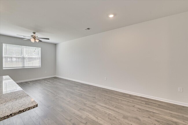 Building Photo - 811 Grovebury Ct