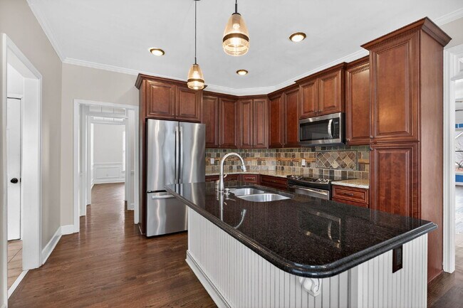 Building Photo - Great home in highly desired Brookstone Subdivision with Cobb County Schools.