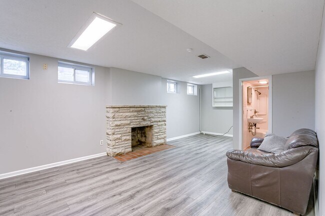Building Photo - A Home With Character Walking Distance To ...