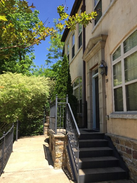 Building Photo - 24 N Olive Ave