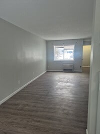 Building Photo - C5 Grandview Dr