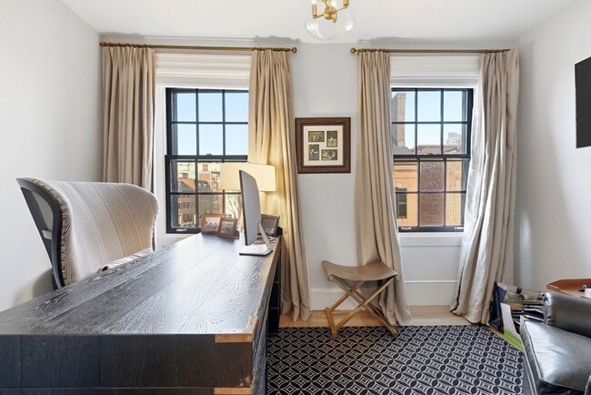 Building Photo - 50 River St