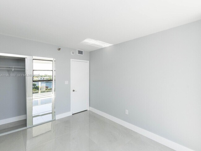 Building Photo - 20505 E Country Club Dr