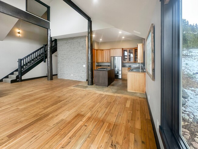 Building Photo - Views, Luxury, Space, Deck, Fireplaces, 4 ...