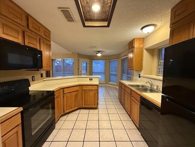 Building Photo - 7012 Bernadine St