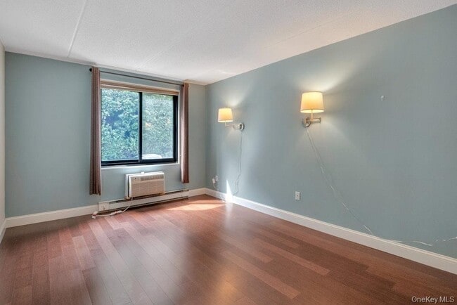 Building Photo - 128 Colonial Pkwy