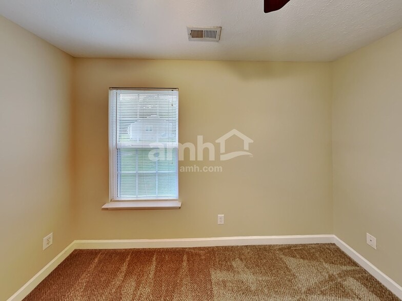 Building Photo - 533 Scotts Creek Trl