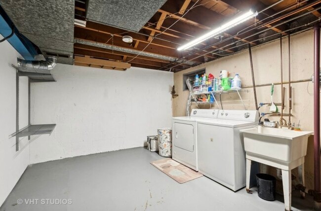 Building Photo - 161 Village Ct