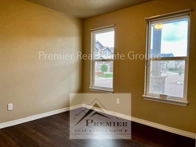 Building Photo - 6118 Journey Dr