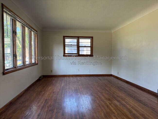 Building Photo - 1818 5th Ave S