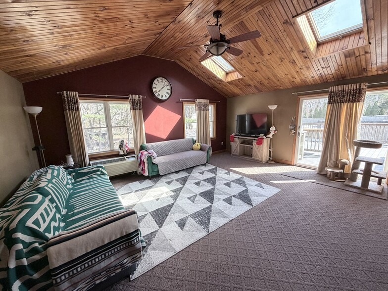 Family Room - 103 Walnut St