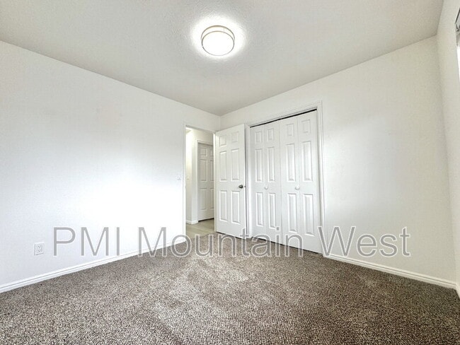 Building Photo - 49 S 200 W