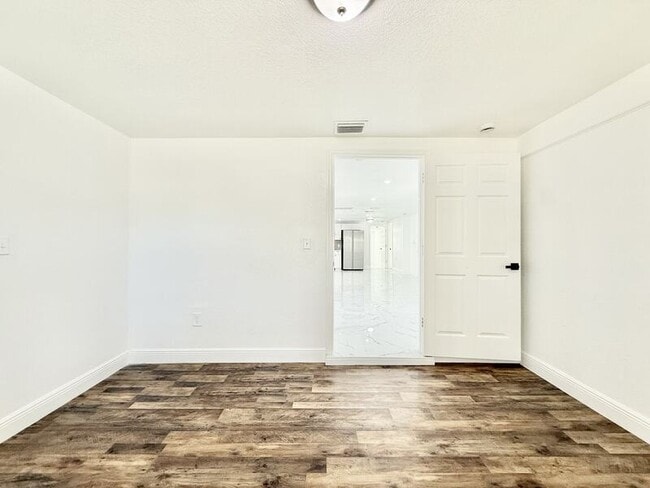 Building Photo - 2712 60th Ave N