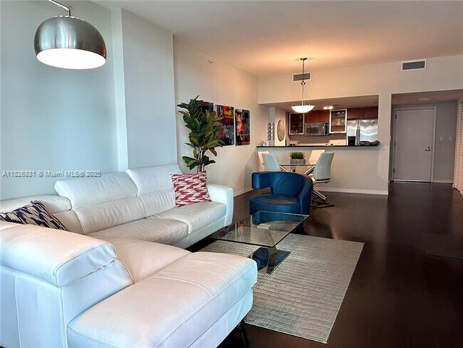 Primary Photo - 1800 N Bayshore Dr