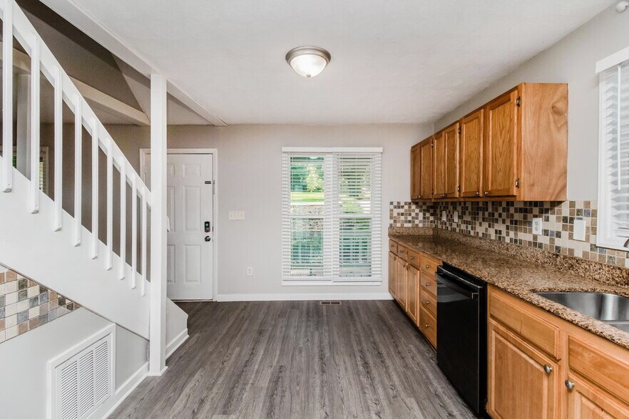Building Photo - 3801 Davis Ln