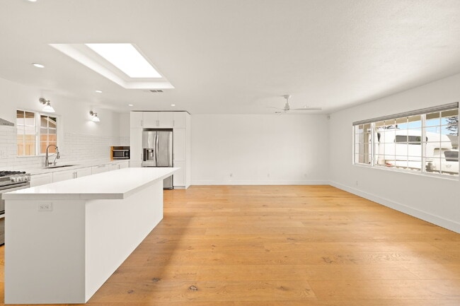 Building Photo - Charming 2-Bedroom Home in Ventura