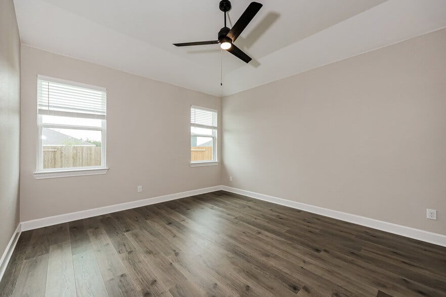 Building Photo - 312 Live Oak Ln