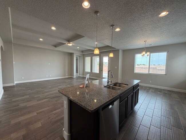 Building Photo - Luxury Single Story 3 Bedroom Plus Office / Sitting Room Recent Construction Available in Exclusi...