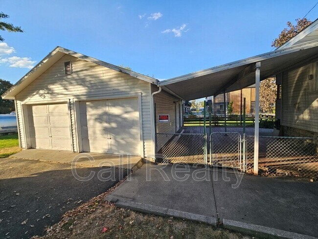 Building Photo - 12019 E Valleyway Ave