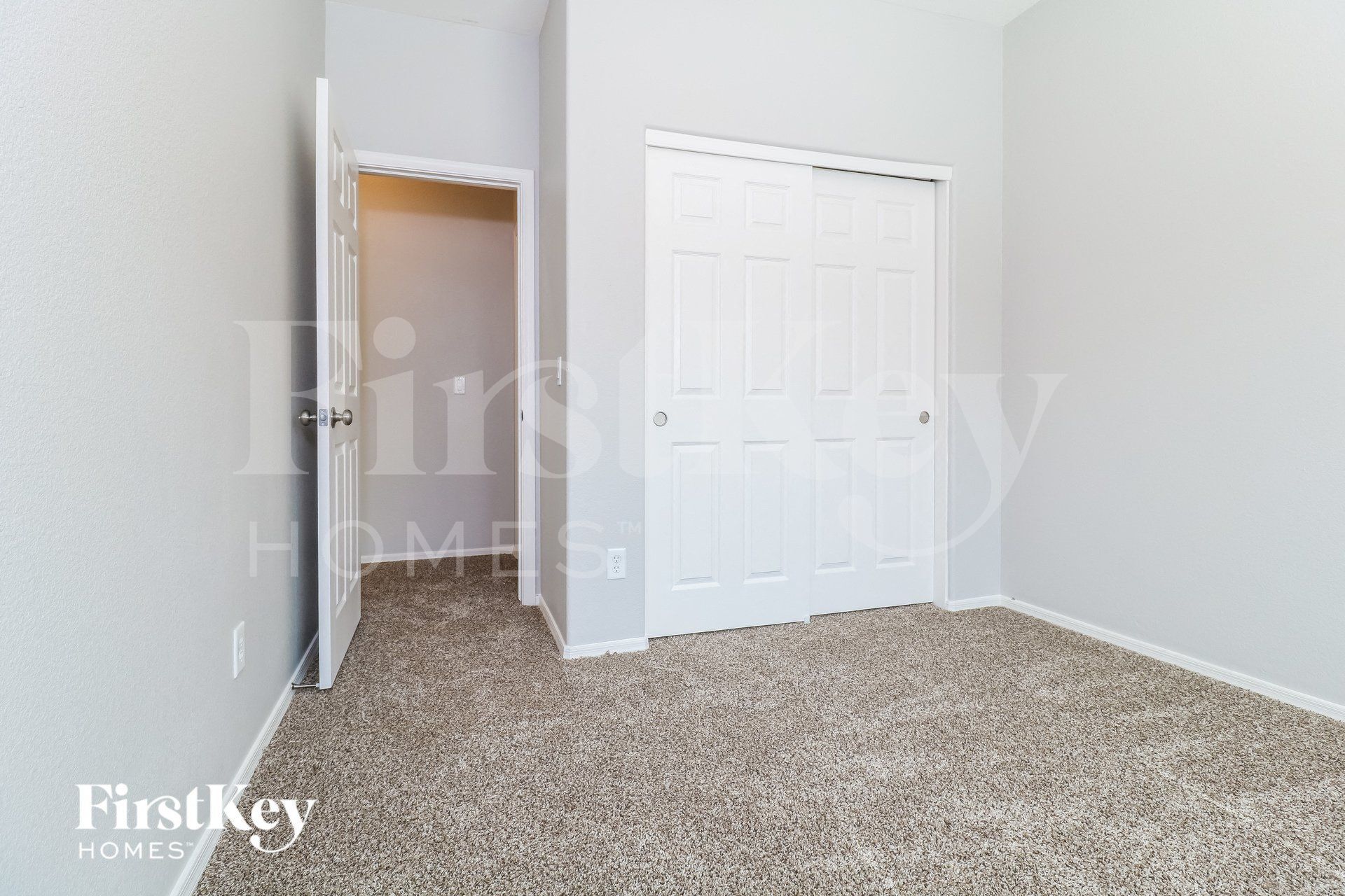 Building Photo - 14641 W Port Royale Ln