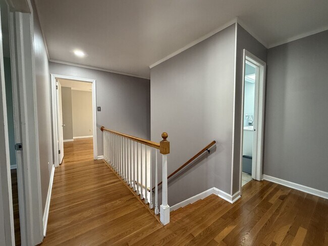 Building Photo - 4 Bedroom Home in Village Green.