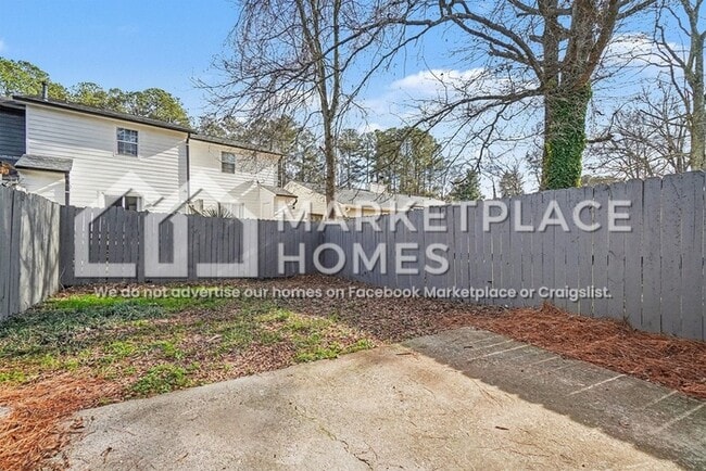 Building Photo - 5130 Lakeview Ct