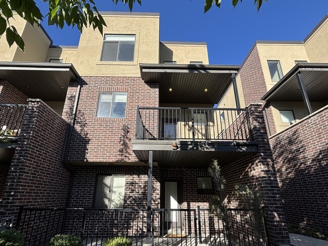Building Photo - 3883 Komenda Ct