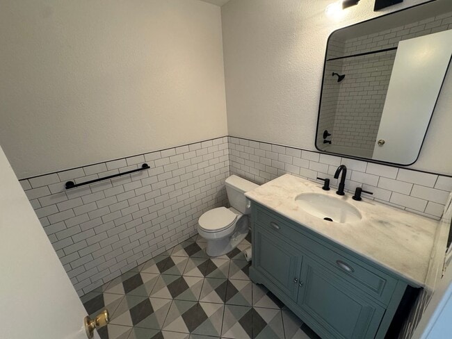 Building Photo - Livermore Single Story 3 BD / 2 BA, new pa...