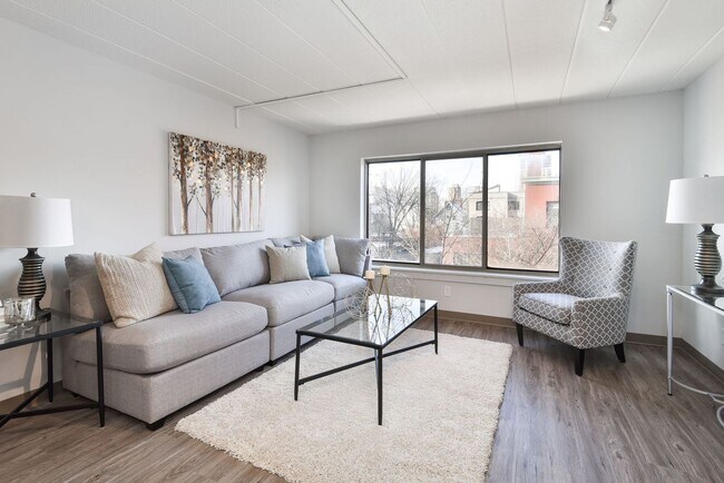 Interior Photo - Oliver & Wendell